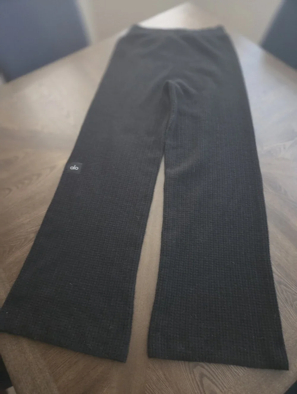 Alo Yoga Plush Waffle High Waist Cashmere Pant in Black sz LARGE